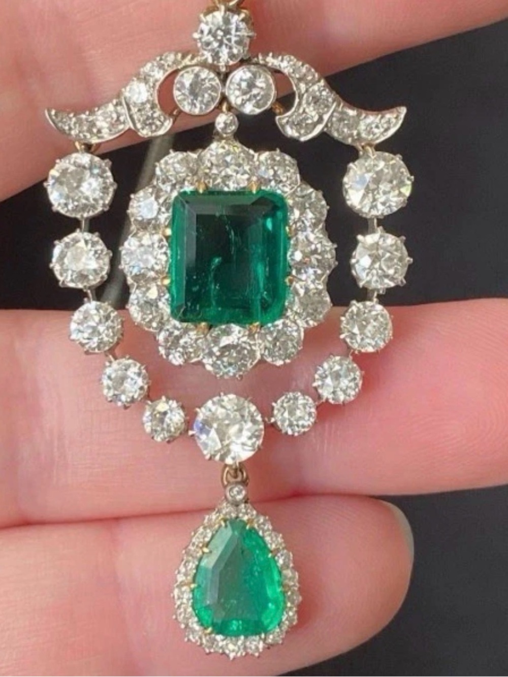 Emerald and White Sapphire
Vintage Necklace 16 ct in 925
Sterling Silver